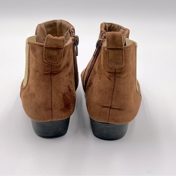 Extremely Me Light Brown Faux Sued Chelsey Boots w/ Side Zip Girls Size 2 - Picture 7 of 10